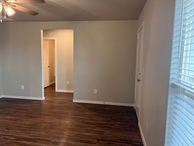 Foto del edificio - HALF OFF FIRST FULL MONTH OF RENT!!! - Ava...