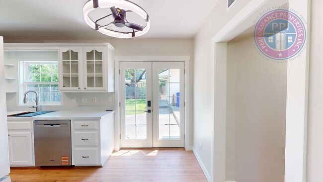 Foto del edificio - Portland's Sought After University Park!!!  Luxury Classic Ranch Style Home, Completely Renovated...