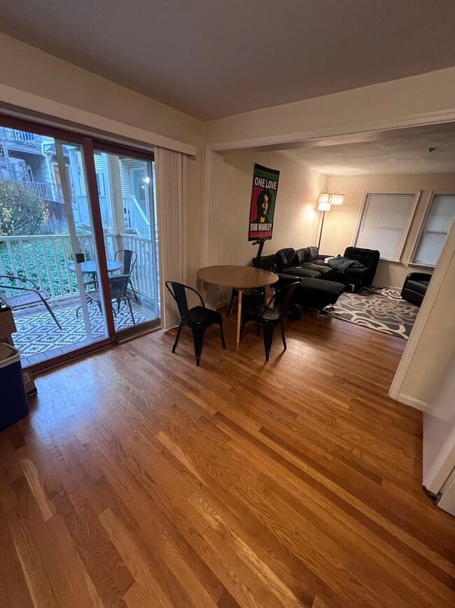 Foto del edificio - 62 Hillside St