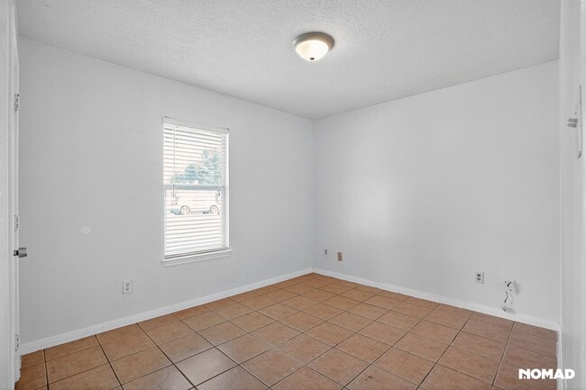 Building Photo - 2410 Morning Glory Dr