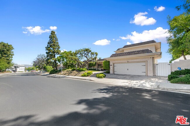 Foto del edificio - 3730 Westfall Dr