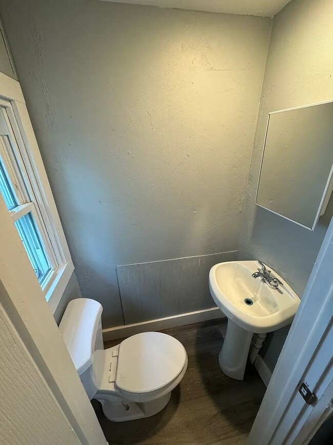 Building Photo - 3 Bed / 1.5 Bath – Front Porch, Garage & Large Backyard in Canton!