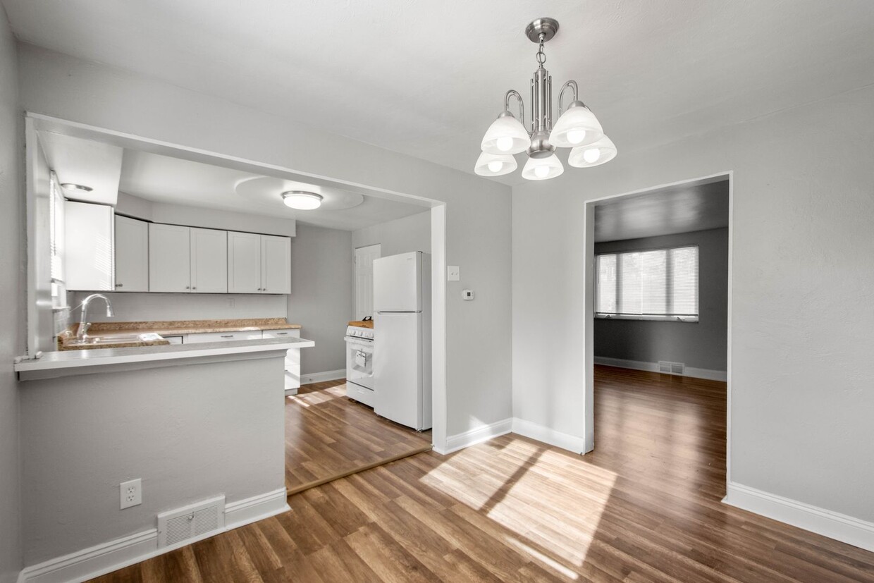 Foto principal - GORGEOUS 3 BEDROOM HOME IN BROOKLINE! FEAT...