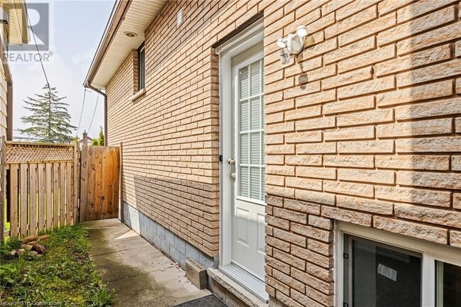 Building Photo - 79 Delena Ave N