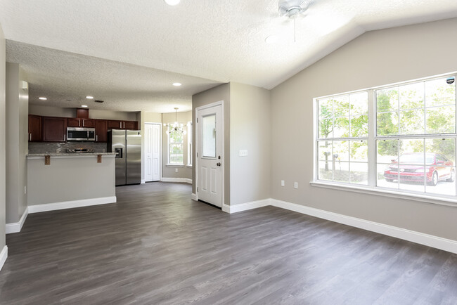 Building Photo - Amazing 3 Bedroom Home in St Augustine, FL!