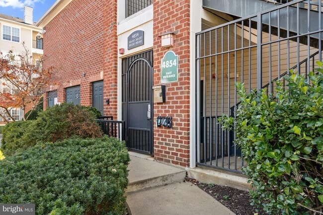 Building Photo - 4854 Eisenhower Ave