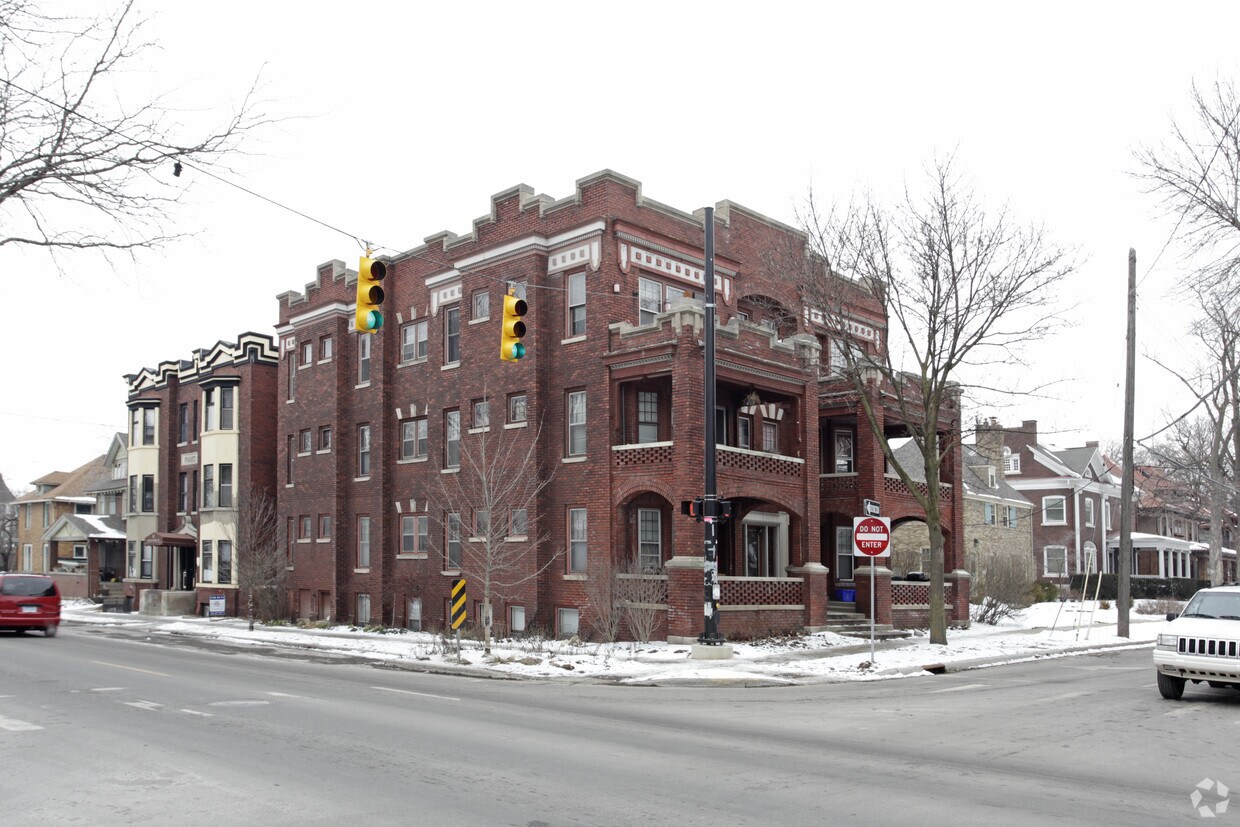 Building Photo - 447 Wealthy St SE