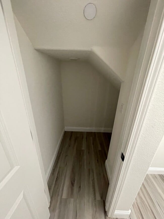 Building Photo - Beautiful 4 bed 2.5 bath in Sacramento!