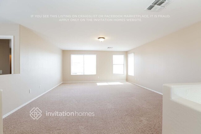 Building Photo - 11718 W Laurel Ln