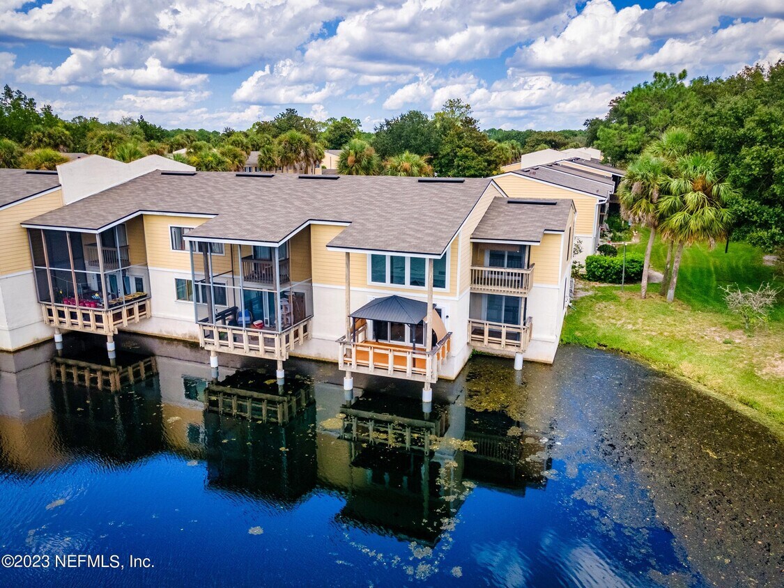 Foto principal - 7972 Los Robles Ct