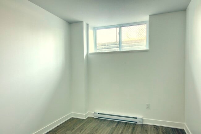 Building Photo - 9675 Av. Papineau