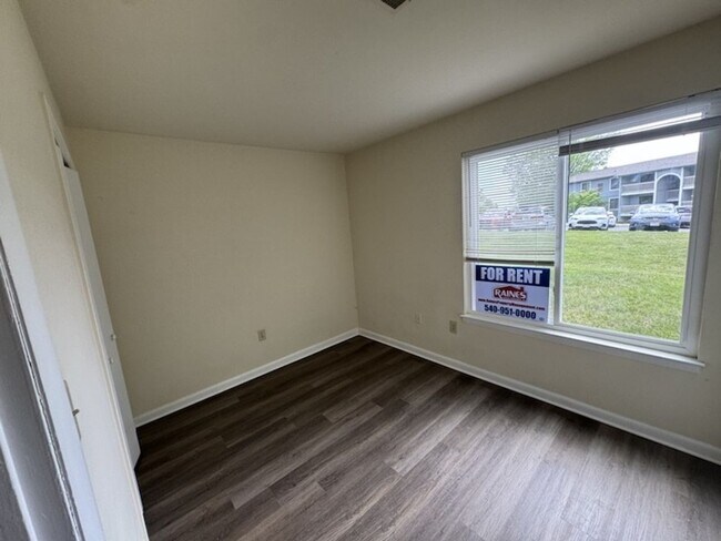 Foto del edificio - Blacksburg, 4 BR / 2 BA Available July 22