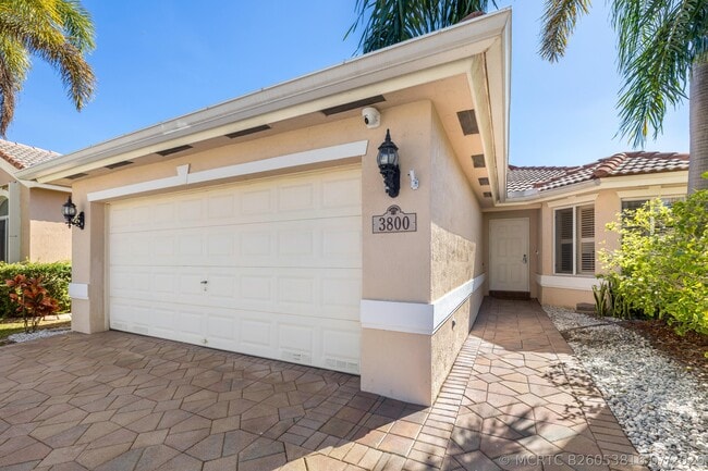 Building Photo - 3800 Woodfield Dr