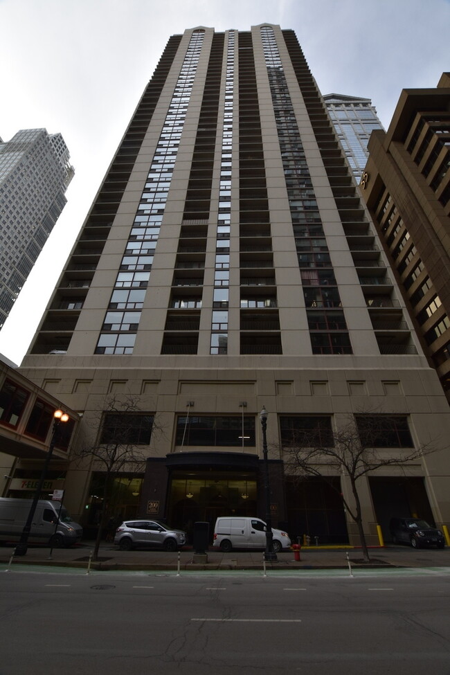 Foto del edificio - 200 N Dearborn St