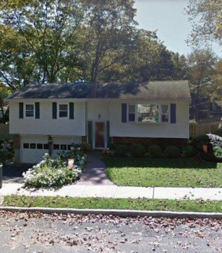 33 Ruth St, Huntington, NY 11743 House Rental in Huntington, NY