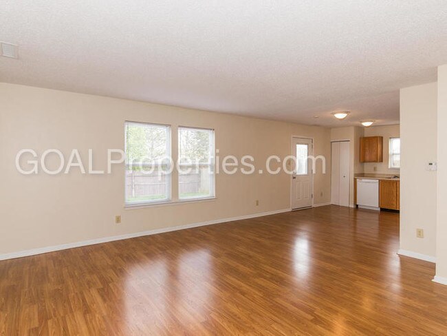 Foto del edificio - 2455 Summerwood Ln