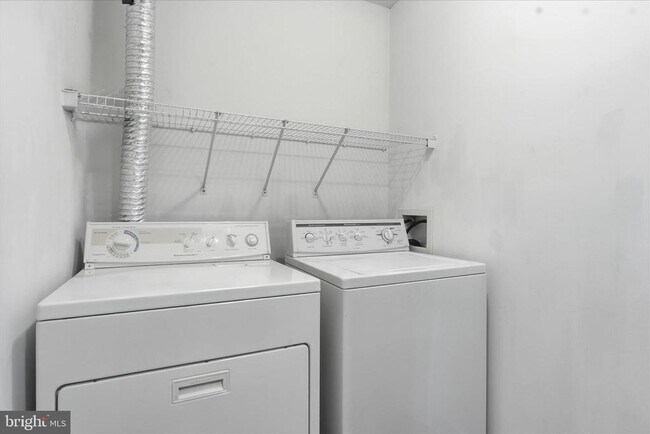 Building Photo - 25559 Fretton Square