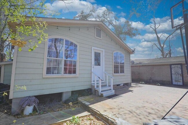 Foto del edificio - 7211 Roswell St
