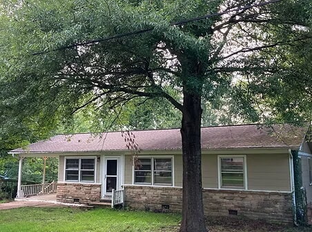 3-Bedroom, 1 Bath Home Close to Downtown & MSU - 3-Bedroom, 1 Bath Home Close to Downtown & MSU