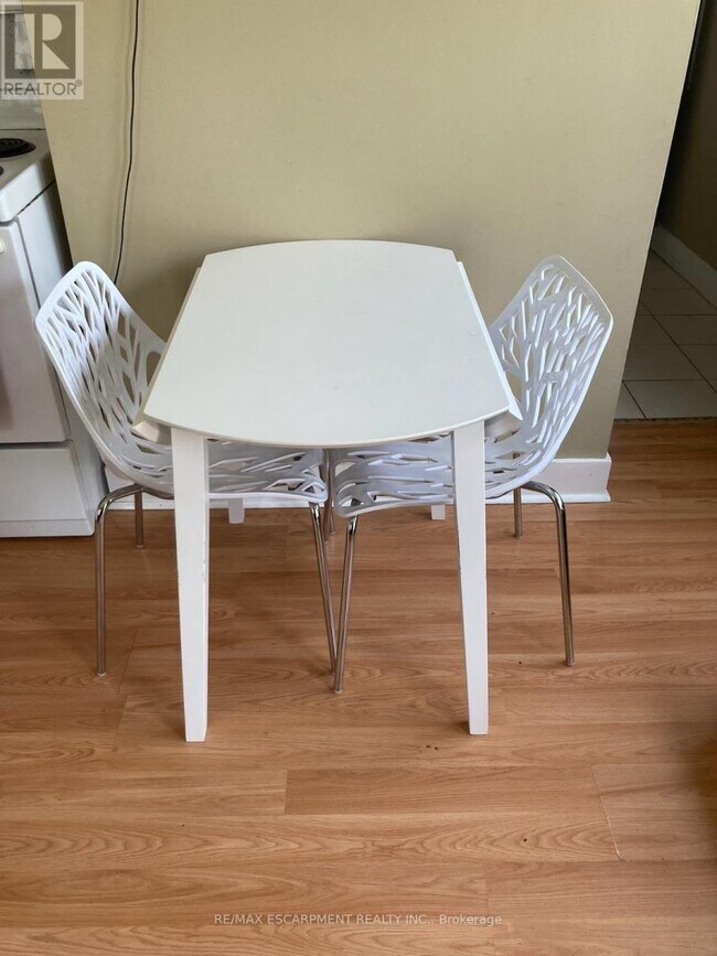 Photo du bâtiment - 63 Pelham Rd