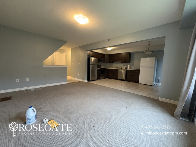 Building Photo - Spacious 6-Bedroom Freehold Townhouse with Garage & Backyard – Thorold