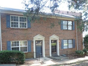 Building Photo - 8807 Hunter Ridge Dr