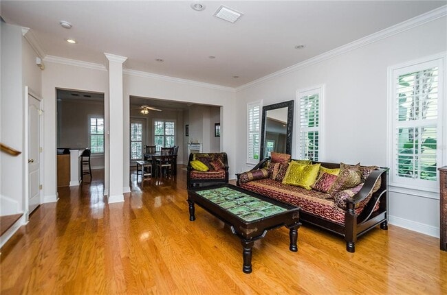 Building Photo - 924 Hemingway Cir