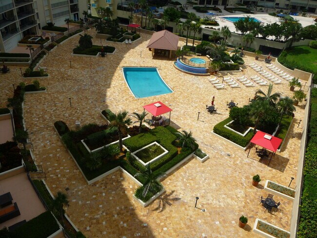 Foto del edificio - 100 Ocean Trail Way