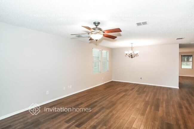 Building Photo - 1829 Lariat Dr