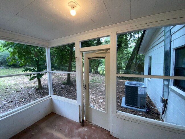 Foto del edificio - Charming home with a New Kitchen, tile flo...