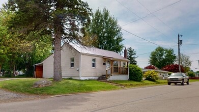 Building Photo - 745 E Irving St