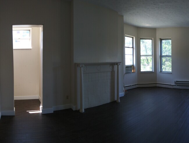 Foto del edificio - 325 McGregor Ave