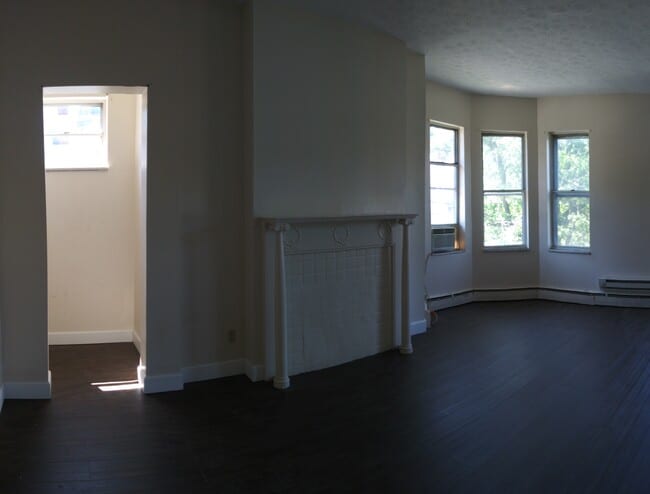 Building Photo - 325 McGregor Ave