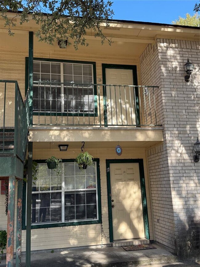 Foto del edificio - 2907 Whisper Oaks Ln