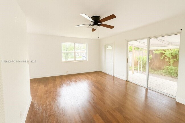Foto del edificio - 6270 NW 14th Ct
