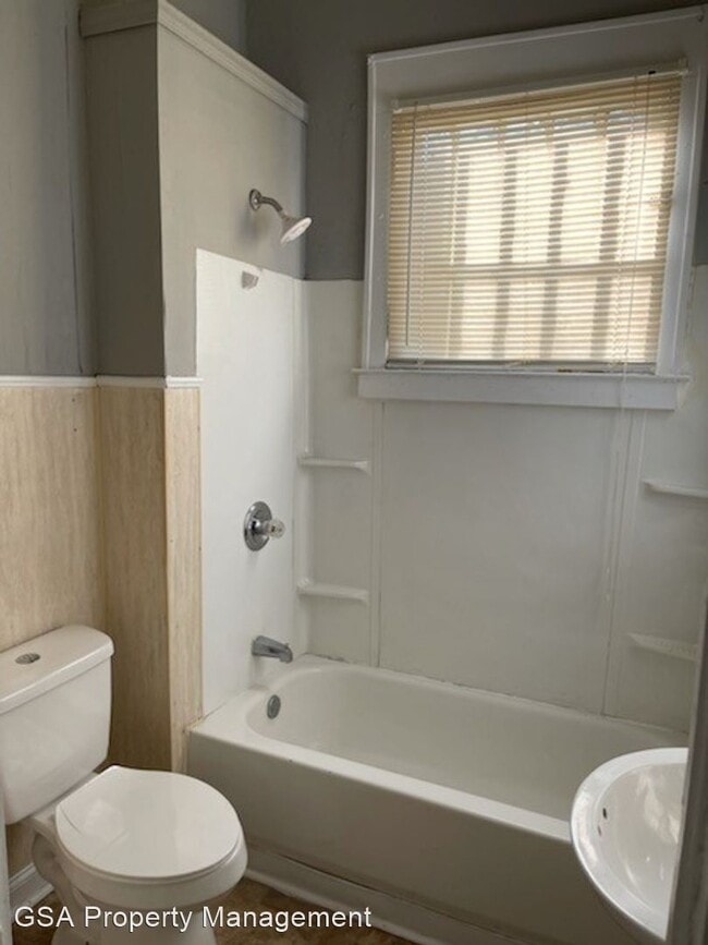 Building Photo - 3 br, 1 bath House - 110 Watts Ave
