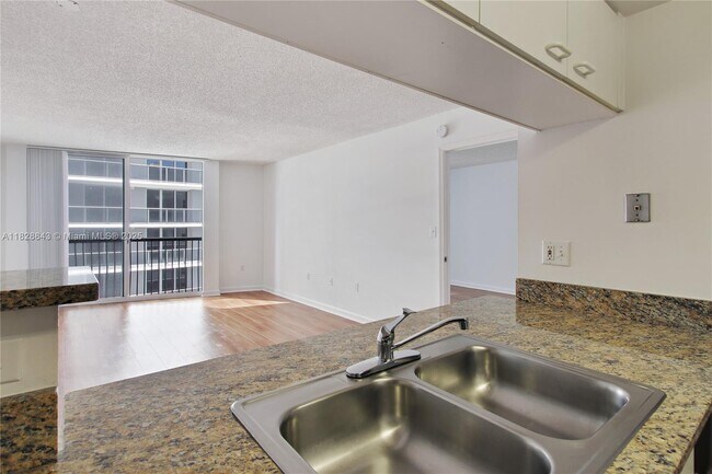 Building Photo - 1756 N Bayshore Dr