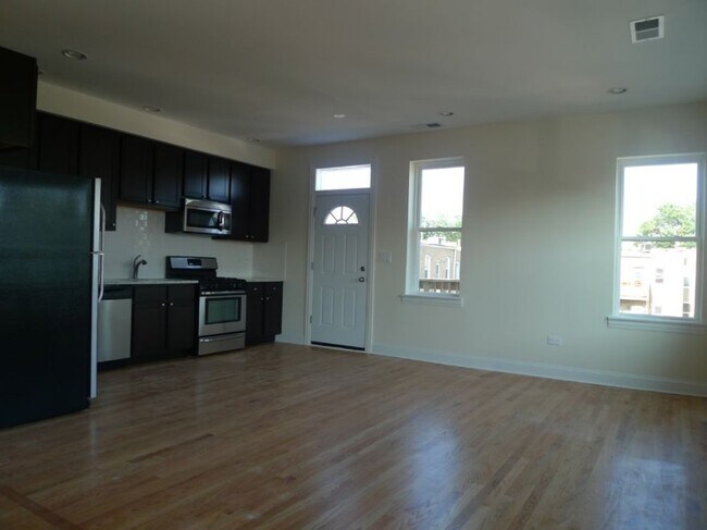 Foto del edificio - 2643 N Fairfield Ave