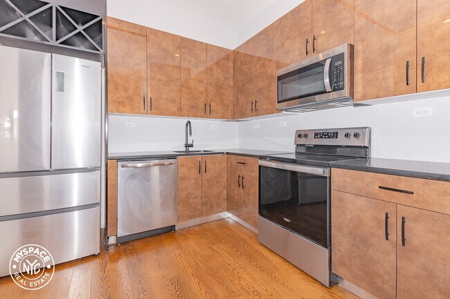 Building Photo - 1556 Fulton St