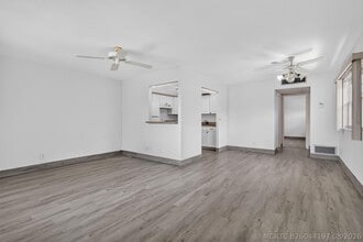 Building Photo - 654 Saxony N