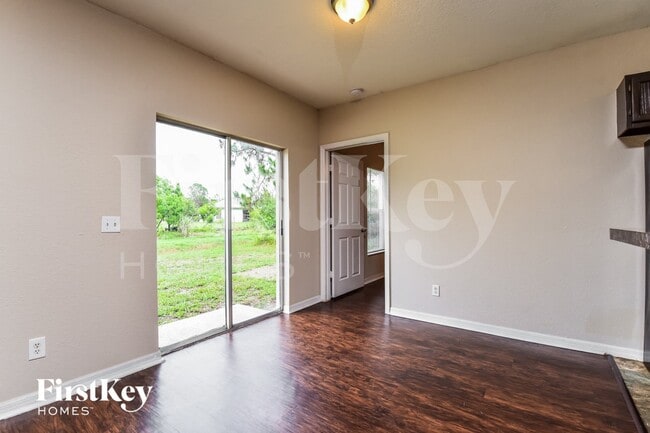 Foto del edificio - 6840 Abady Ln