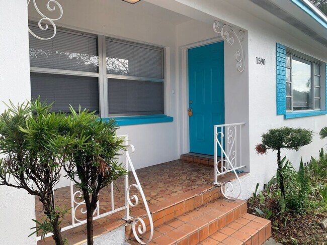 Building Photo - 4 Bedroom 2 Bath Spacious Home