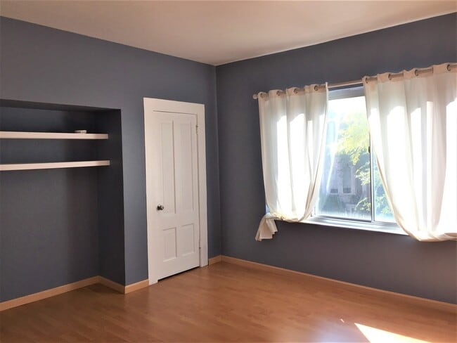 Building Photo - Available June lst!  Spacious, Light and A...