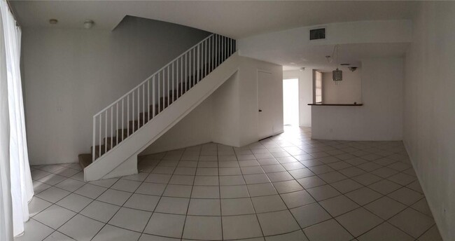 Building Photo - 991 Sorrento Dr