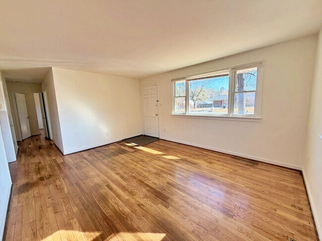 Foto del edificio - 3 Bedroom Brick Rancher in North Chesterfield