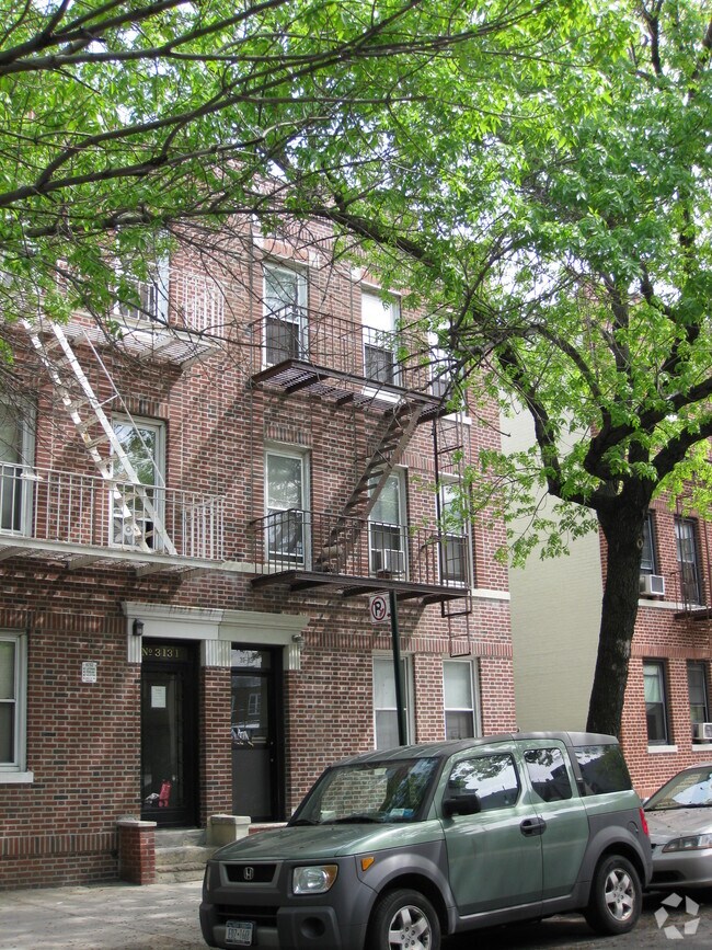 Building Photo - 31-33 33rd St