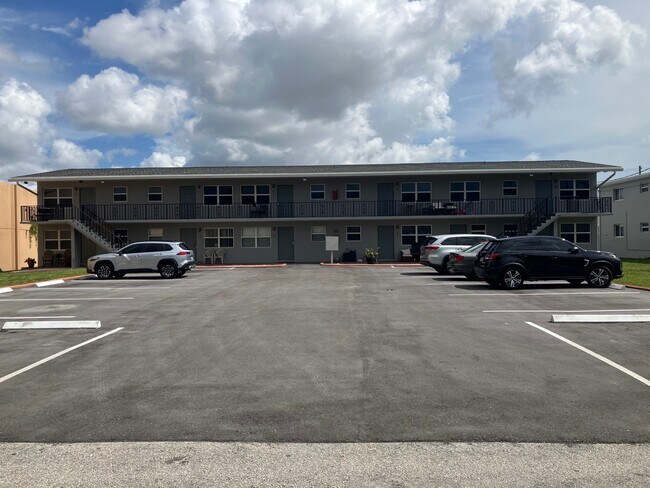 Building Photo - 1611 Green Ln