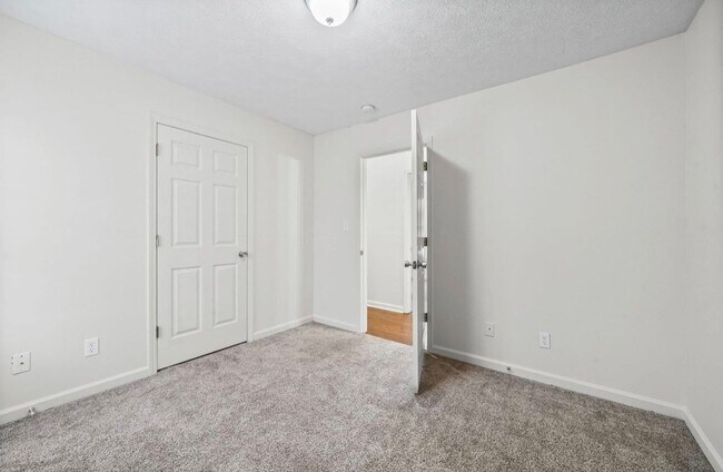 Foto del edificio - 101 Avalon Blvd