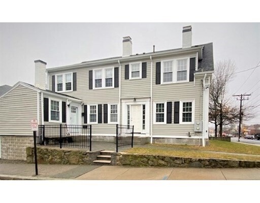 Primary Photo - 585 Adams St