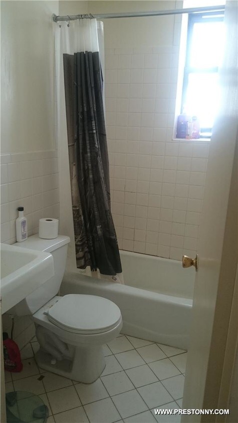 Foto del edificio - 328 E 95th St